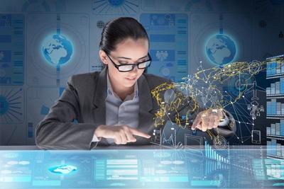 現(xiàn)代女性的網(wǎng)絡(luò)理念圖片-現(xiàn)代女性和未來(lái)媒體的分享概念素材-高清圖片-攝影照片-尋圖免費(fèi)打包下載